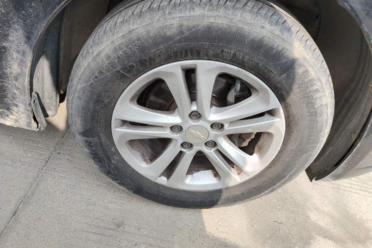 Used Chevrolet Cruze 2015 1.5L Classic SL MT Right Front Wheel Hub