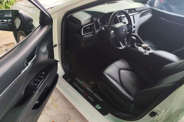 Used Toyota Camry 2018 2.0G Luxury Edition
