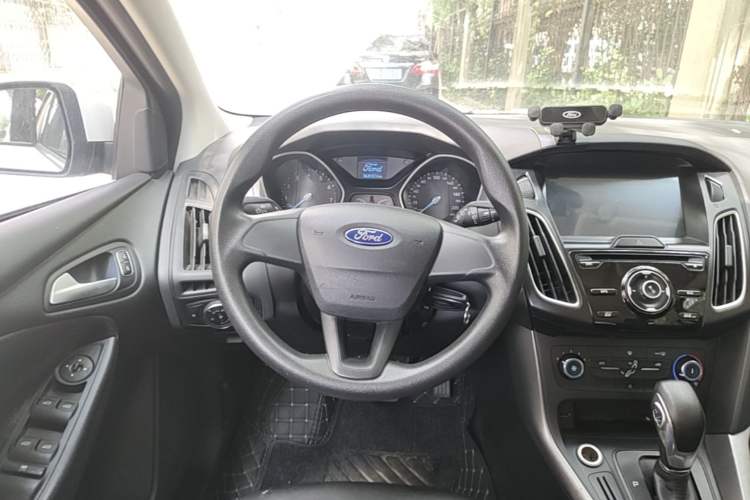 Used Ford Focus 2015 Hatchback 1.6L Automatic Comfort Model Steering Wheel