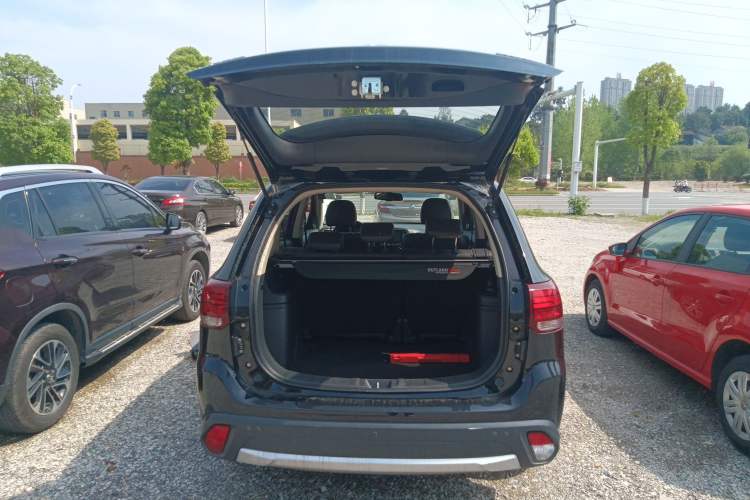 Used Mitsubishi Outlander 2018 2.0L Two-Wheel Drive Glory Edition 5 Seats