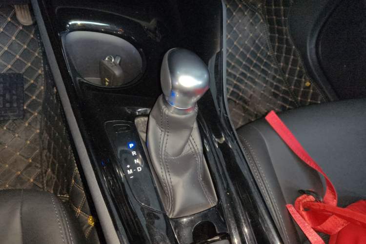 Used Toyota IZOA 2018 2.0L Yichi Version China VI Standard
