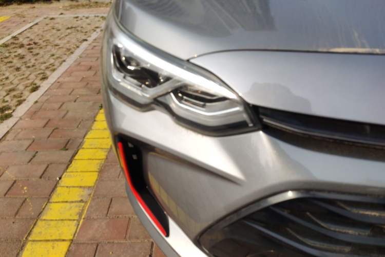 Used Chevrolet Orlando 2020 Light Hybrid Redline 530T Automatic Enjoyment Edition (5+2 Models) Right Front Headlight