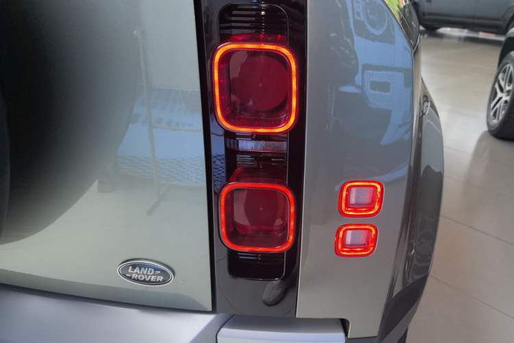 Used Land Rover Defender 2020 110 P400 HSE Exterior 3