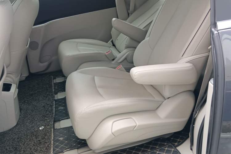 Used Buick GL8 2021 Land Cruiser Executive Class 652T Luxury Model