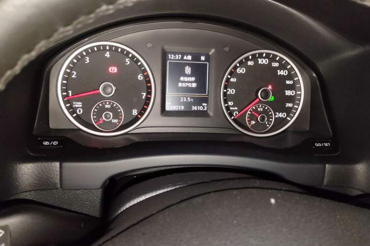 Used Volkswagen Tiguan 2015 2.0 TSI Automatic All-Wheel Drive Luxury Edition Instrument Cluster