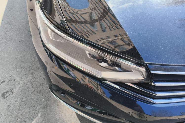 Used Volkswagen Magotan 2021 330TSI DSG 30th Anniversary Edition Right Front Headlight