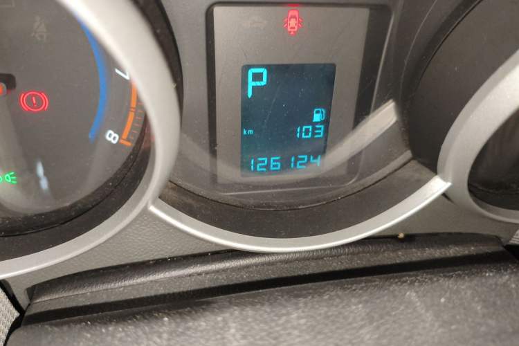 Used Chevrolet Cruze 2012 1.8L SE AT Odometer Close Up