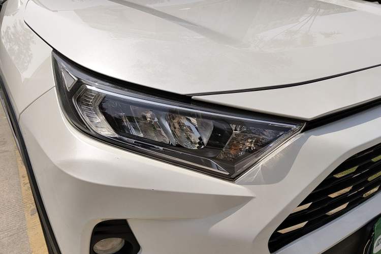 Used Toyota RAV4 2020 2.0L CVT Two-Wheel Drive Fashion Edition Right Front Headlight