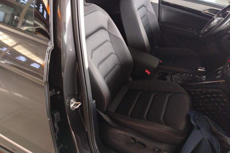 Used Volkswagen Tayron 2019 330TSI Two-Wheel Drive Luxury Model China VI Standard
