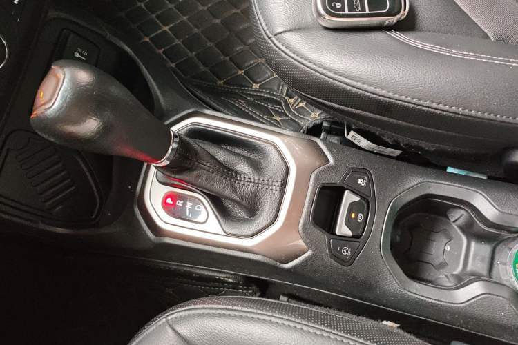 Used Jeep Renegade 2019 220T Automatic Elite Edition Gear Lever