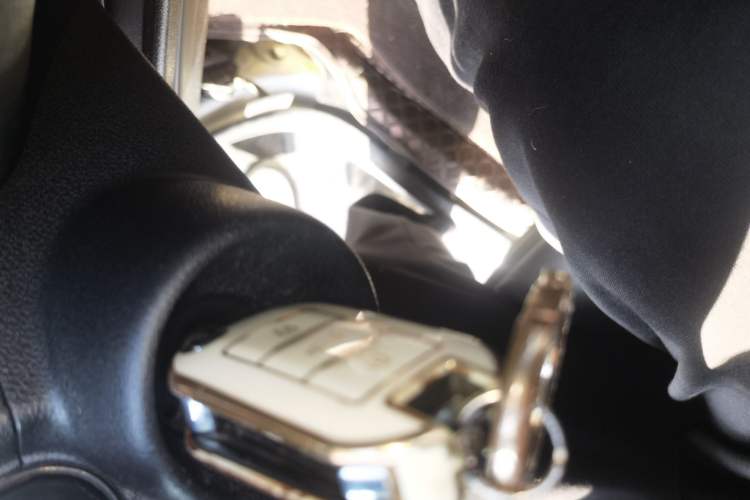 Used Peugeot 3008 2015 2.0L Automatic Trend Edition Interior 1