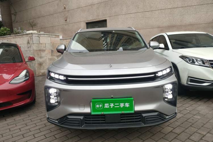 Used Livan 9 2023 470 km Leading Edition
