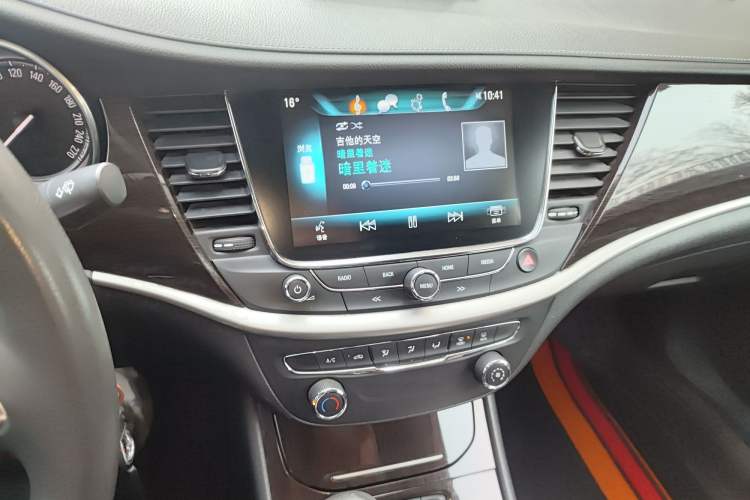 Used Buick Verano 2018 Sedan 20T Dual-Clutch Leading Model Audio And AC Panel