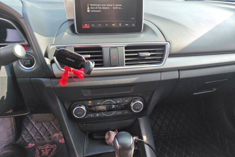 Used Mazda Mazda 3 Axela 2016 Sedan 1.5L Automatic Luxury Model
