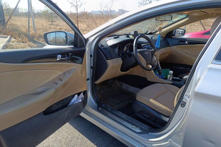 Used Hyundai Sonata 2011 2.0L Automatic Luxury Edition
