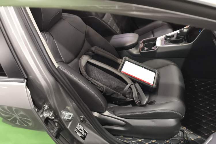 Used Toyota RAV4 2021 2.0L CVT Two-Wheel Drive Prestige Edition Right Front Seat