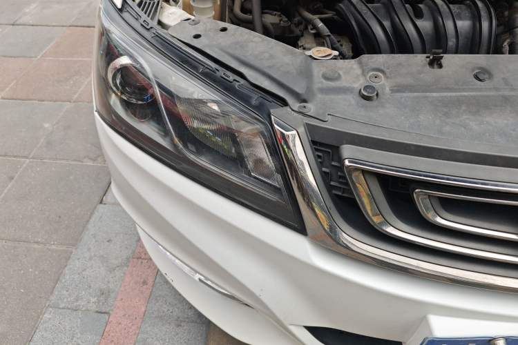 Used Geely Auto Emgrand 2017 Sedan Million Edition 1.5L CVT Luxury Model Right Front Headlight