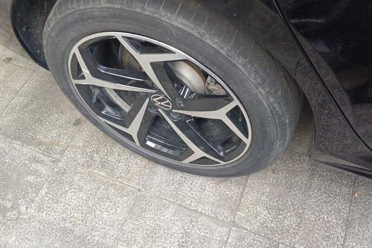 Used Volkswagen Passat 2024 380TSI Starry Elite Edition Right Rear Wheel Hub