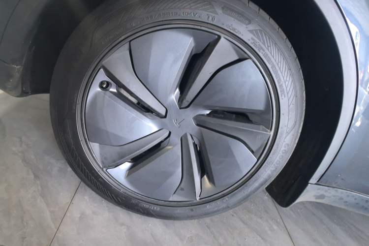 Used Tesla Model Y 2025 Rear-Wheel-Drive Version Right Rear Wheel Hub