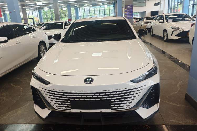 Used CHANGAN UNI-V 2023 1.5T Premium Model Front