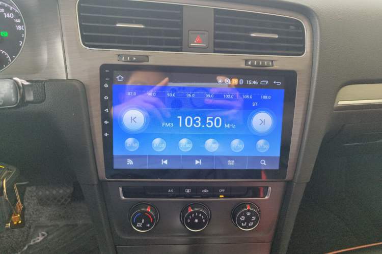 Used Volkswagen Golf 2016 180TSI Automatic Comfort Model Audio And AC Panel