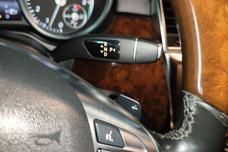 Used Mercedes-Benz M-Class 2014 ML 400 4MATIC Luxury Model Gear Lever