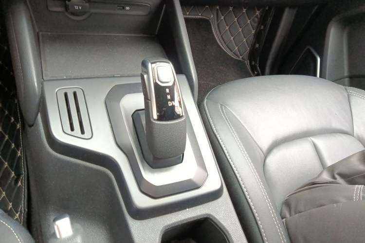 Used JMC Yuhu 7 2022 2.0T Automatic Diesel Two-Wheel Drive Comfort Plus Long Wheelbase