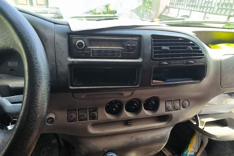 Used Ford Classic Transit 2015 2.8T Diesel Multi-Function Vehicle Short Wheelbase 6-Seater Mid-Roof Edition JX493ZLQ4