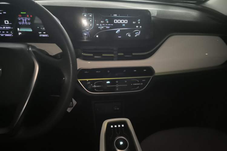 Used CHANGAN OSHAN Benni E-Star 2022 Qingxin Edition Colorful Model Lithium Iron Phosphate Audio And AC Panel