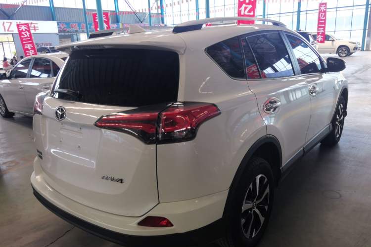 Used Toyota RAV4 2016 2.0L CVT Two-Wheel Drive Fashion Edition China V Standard Rear Right 45 Deg