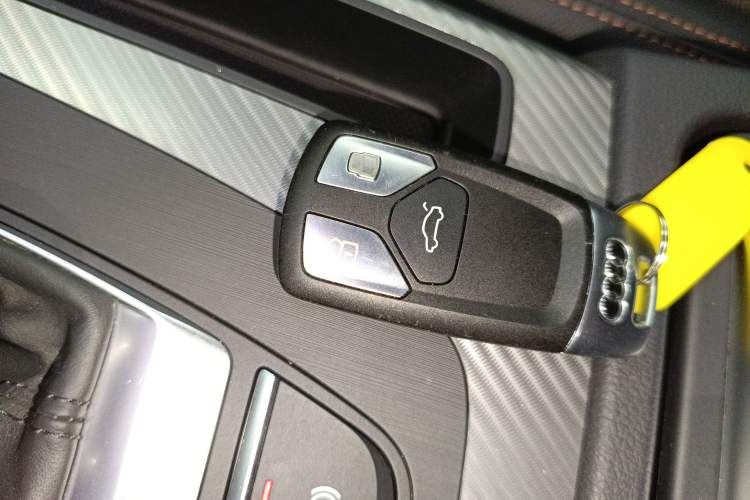 Used Audi Q5L 2018 45 TFSI Prestige Fashion Edition China V Emission Standard Vehicle Key