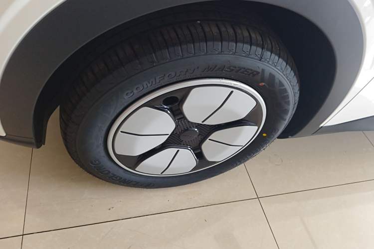 Used Geely Galaxy Geome 2026 Model 310km Youth Edition Left Front Wheel Hub