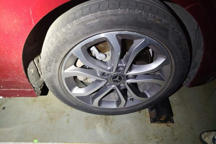 Used Mercedes-Benz C-Class 2018 C 180 L Fashion Edition Sport Version Right Front Wheel Hub