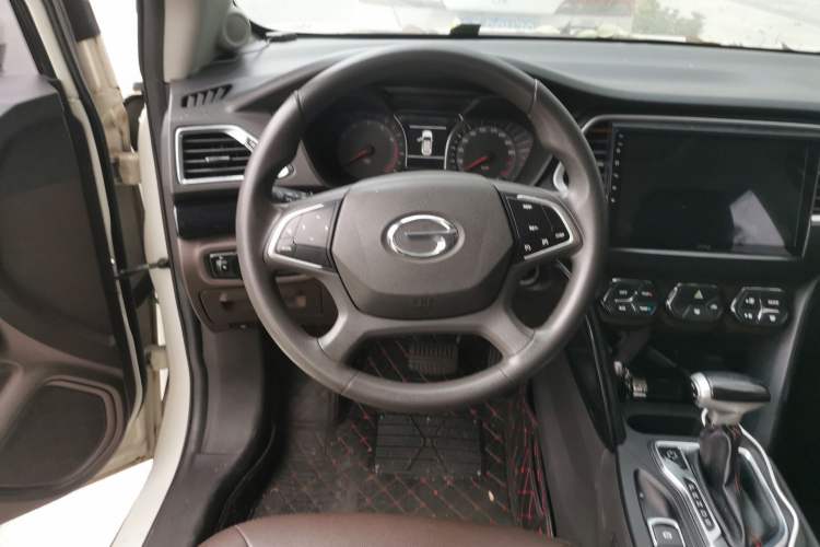 Used GAC Trumpchi GS4 2017 235T G-DCT Two-Wheel Drive Elite Edition Steering Wheel