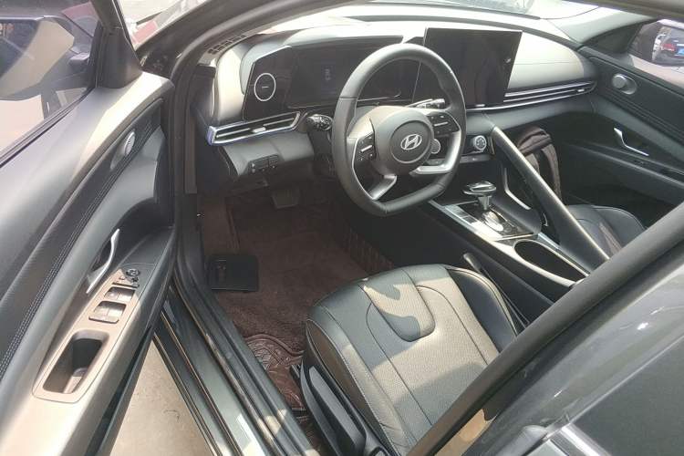 Used Hyundai Elantra 2023 1.5L CVT GLX Elite Edition Driver Seat