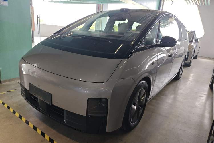 Used Li Auto MEGA 2025 Ultra Smart Refreshed Edition