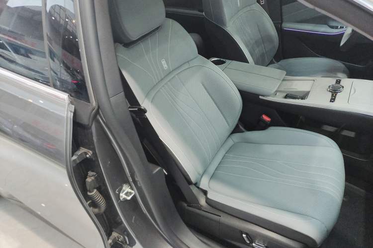 Used Geely Galaxy E8 2024 550 km Range Rear-Drive MAX
