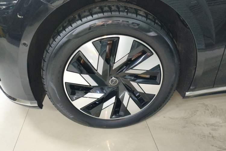 Used Volvo EM90 2025 Ultra Six-Seater Exterior 4