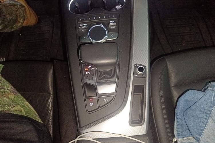 Used Audi A4 2019 45 TFSI allroad quattro Fashion Edition Gear Lever