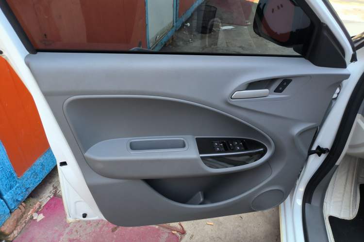 Used ORA White Cat 2022 Upgraded Model 305km Range Luxury Version Lithium-Ion Battery