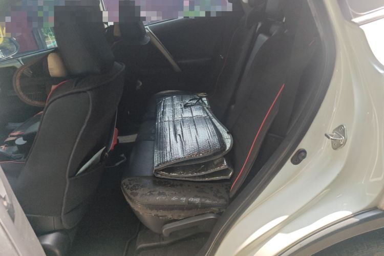 Used Toyota RAV4 2018 2.0L CVT Two-Wheel Drive Fashion X Edition Left Rear Seat