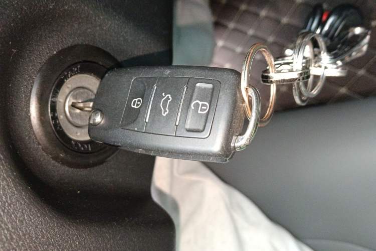 Used FORTHING Lingzhi 2017 Restyled M3L 1.6L 7-Seater Comfort Version Vehicle Key