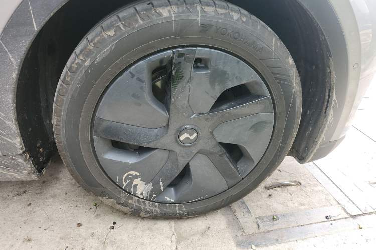 Used ONVO L60 2025 Model—60 kWh Rear-Wheel-Drive Version Right Front Wheel Hub