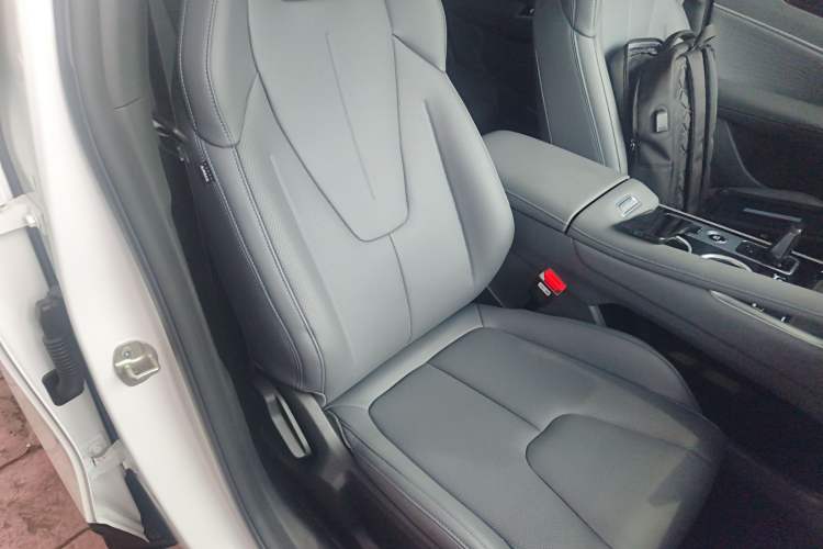 Used Geely Auto Emgrand X7 Sport 2026 Model 1.5TD Aspirational Right Front Seat