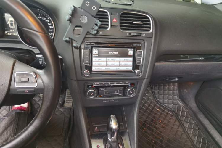 Used Volkswagen Golf 2012 1.4TSI Luxury Convertible Edition Audio And AC Panel