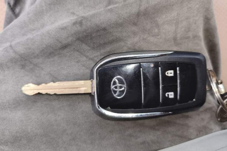 Used Toyota Prado 2014 2.7L Automatic 7-Seater U.S.-Spec Version Vehicle Key
