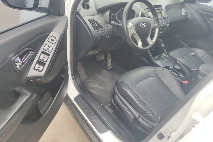 Used Hyundai ix35 2015 2.0L Automatic 2WD Smart Version China V Standard Driver Seat