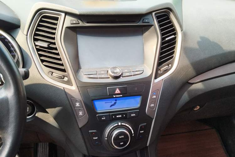 Used Hyundai Santa Fe 2013 2.4L Automatic Two-Wheel Drive Smart Version