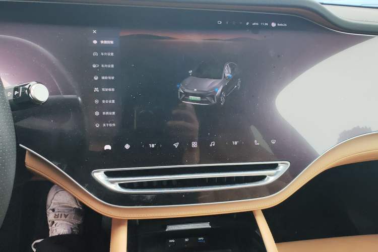 Used Rising R7 2022 Long-Range Advanced Edition Audio And AC Panel