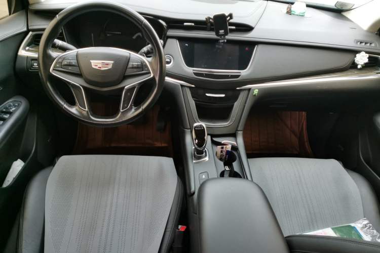 Used Cadillac XT5 2017 Anniversary Edition 25T Luxury Model
